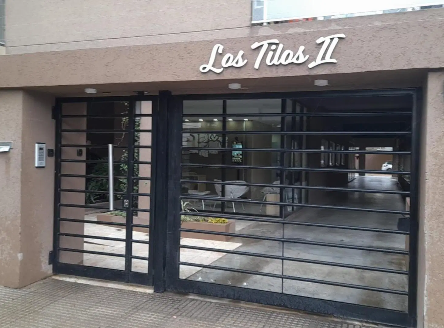 Depto de dos amb en complejo residencial Los Tilos Ituzaingo 2
