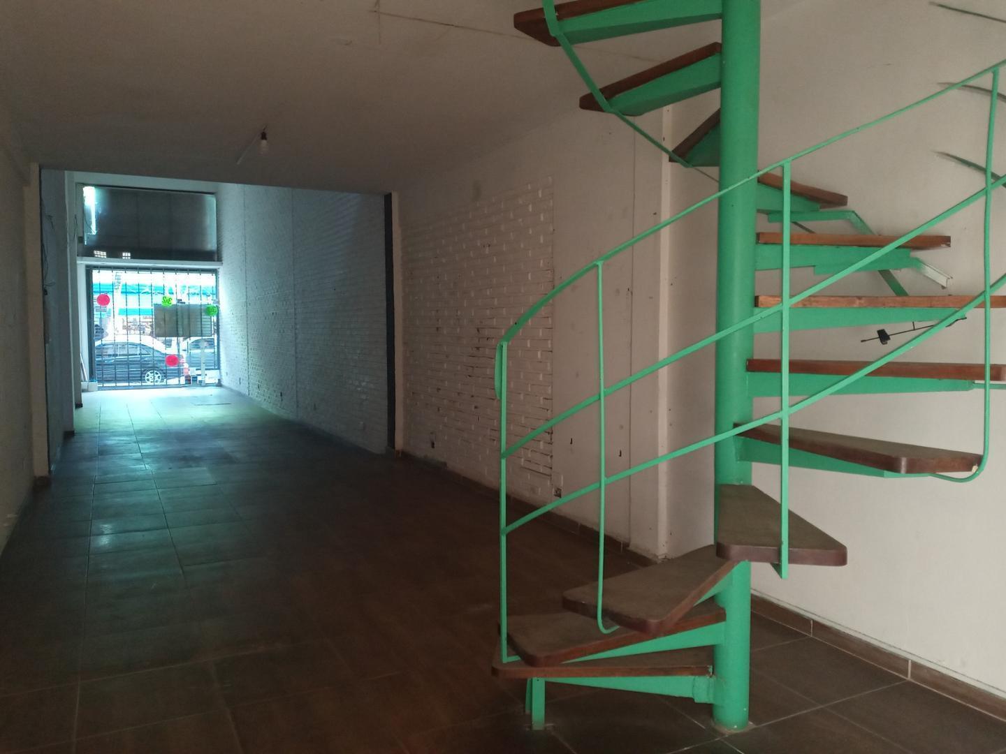 Foto de Local en Alquiler en Castelar Centro: Av. Arias al 2400, imagen 4