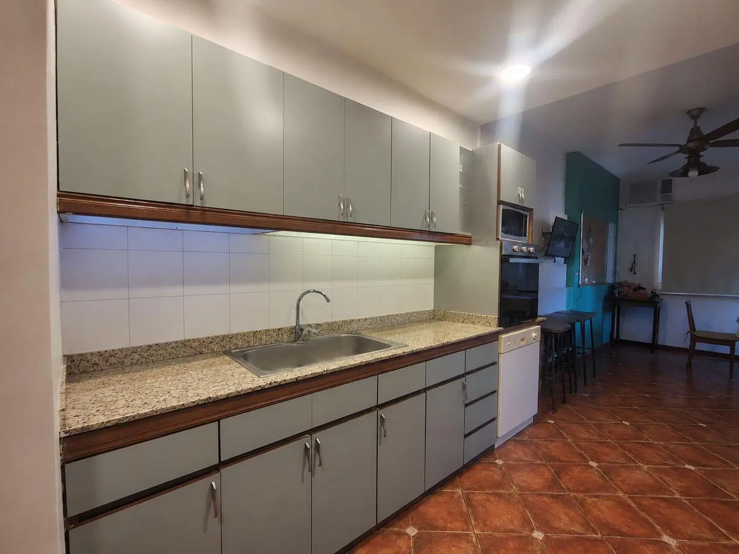 Casa en dos plantas, con jardín y pileta. 5