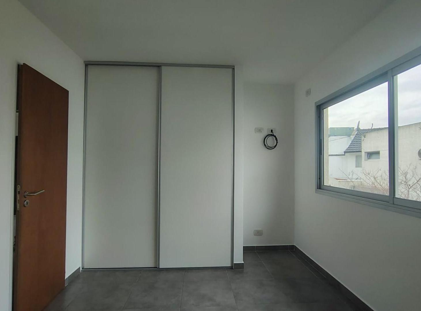 Foto de Duplex 4 ambientes - fácil salida a Acceso Oeste., imagen 3