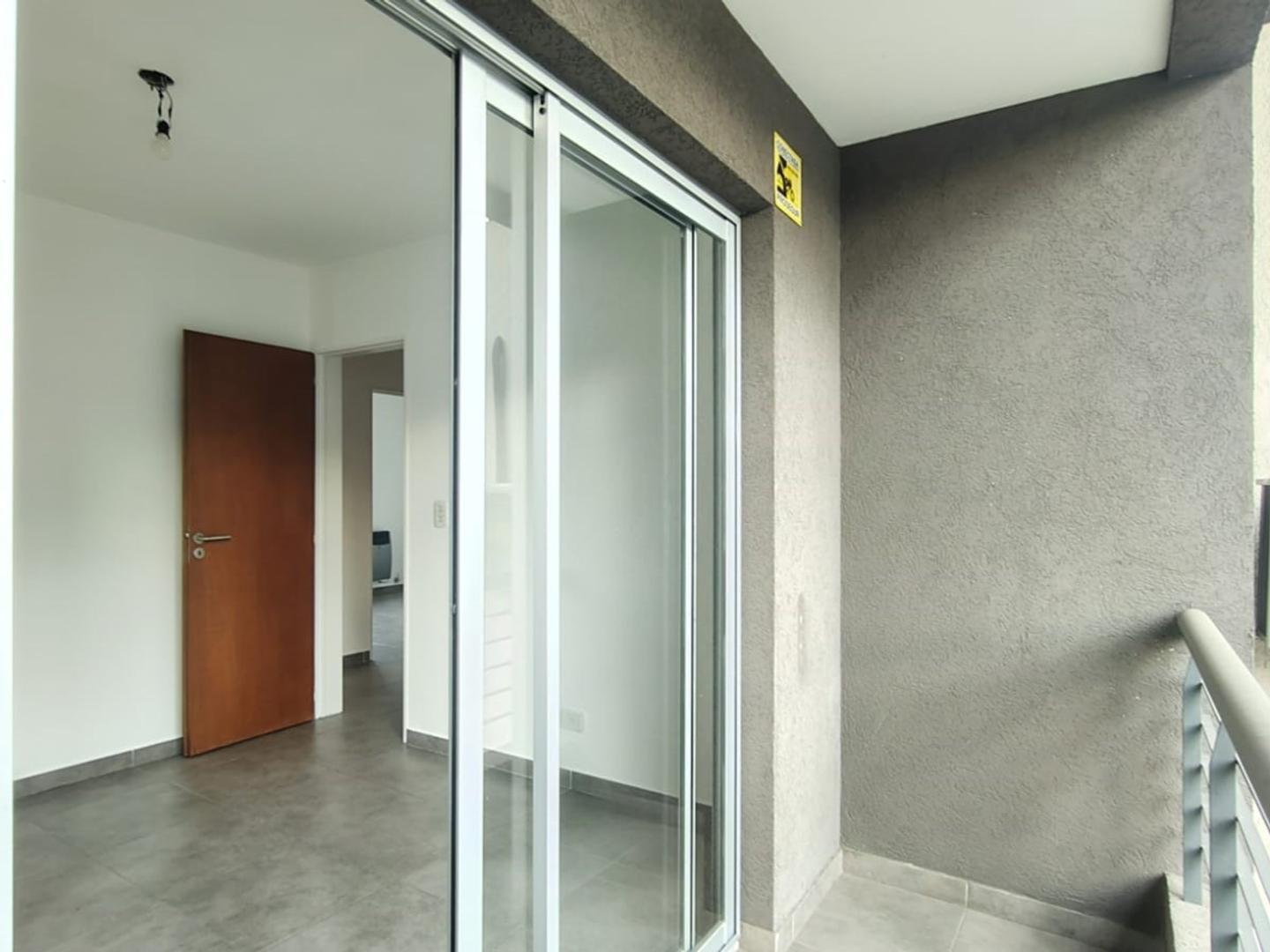 Foto de Duplex 4 ambientes - fácil salida a Acceso Oeste., imagen 5