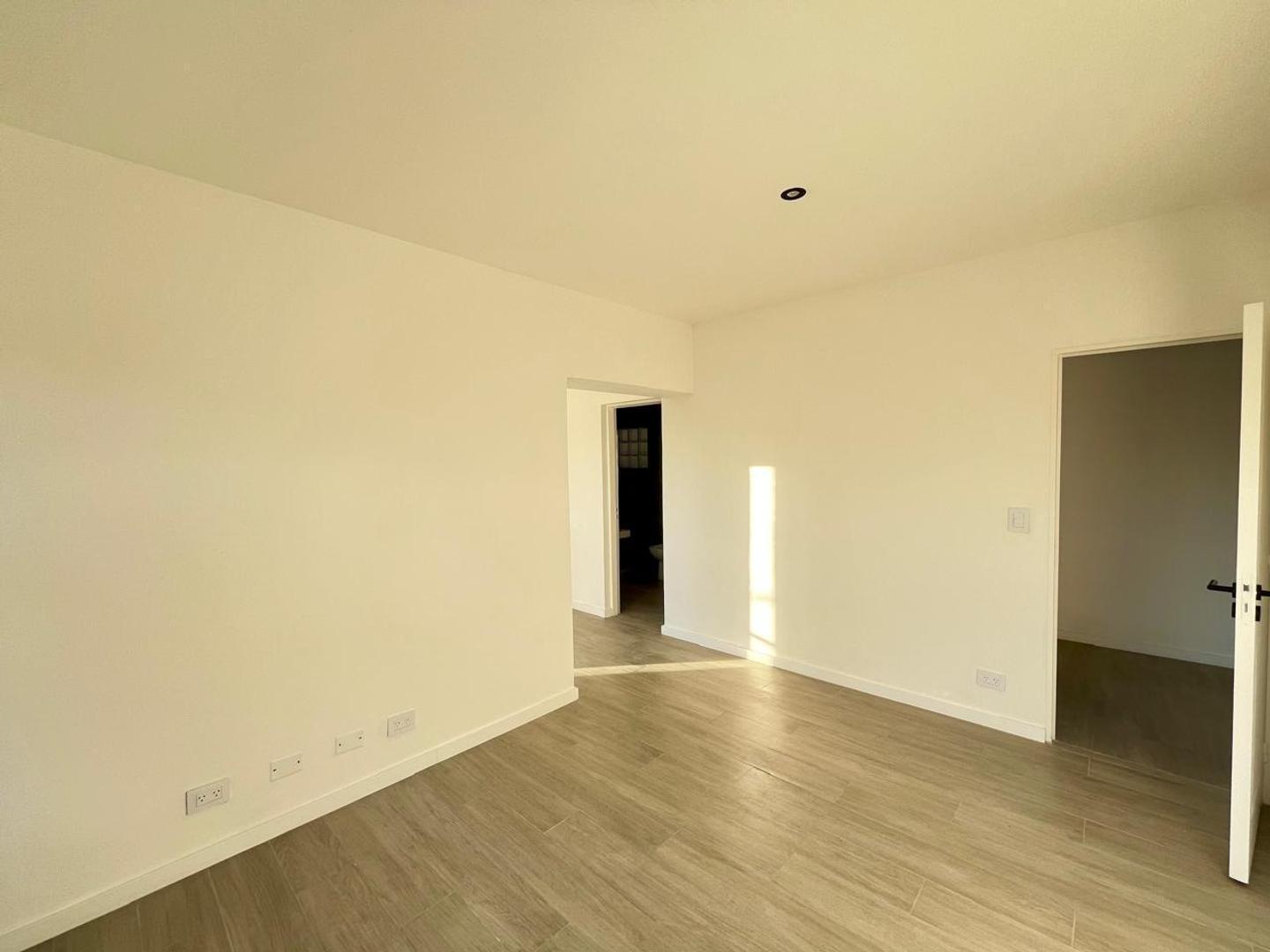 Foto de CASA MINIMALISTA RECLADA A NUEVO, imagen 3