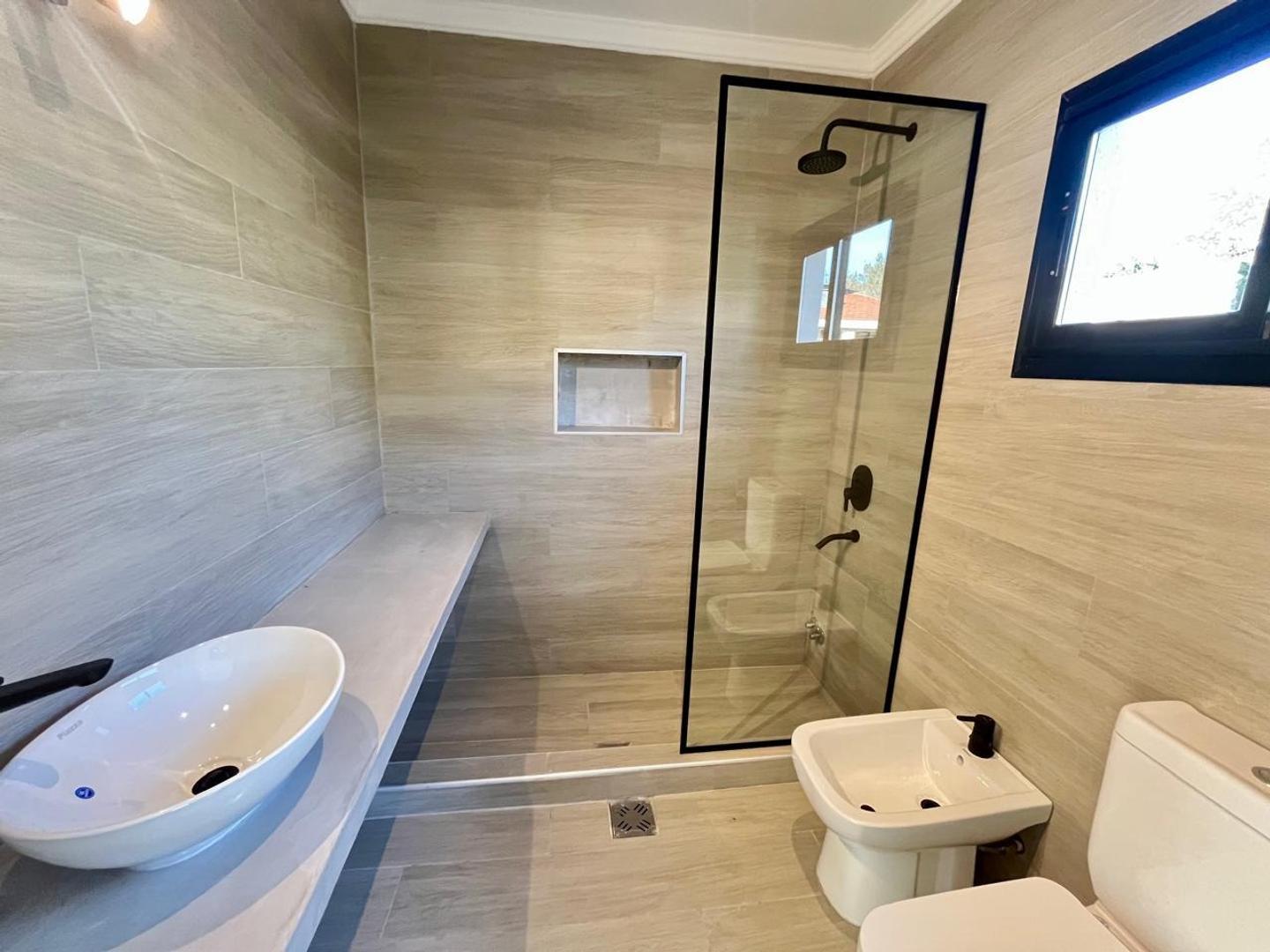 Foto de CASA MINIMALISTA RECLADA A NUEVO, imagen 5