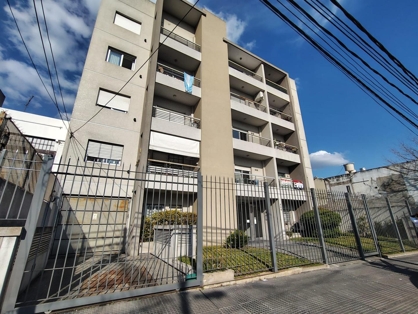 Foto de Departamento dos ambientes en primer piso - Castelar Sur, imagen 2