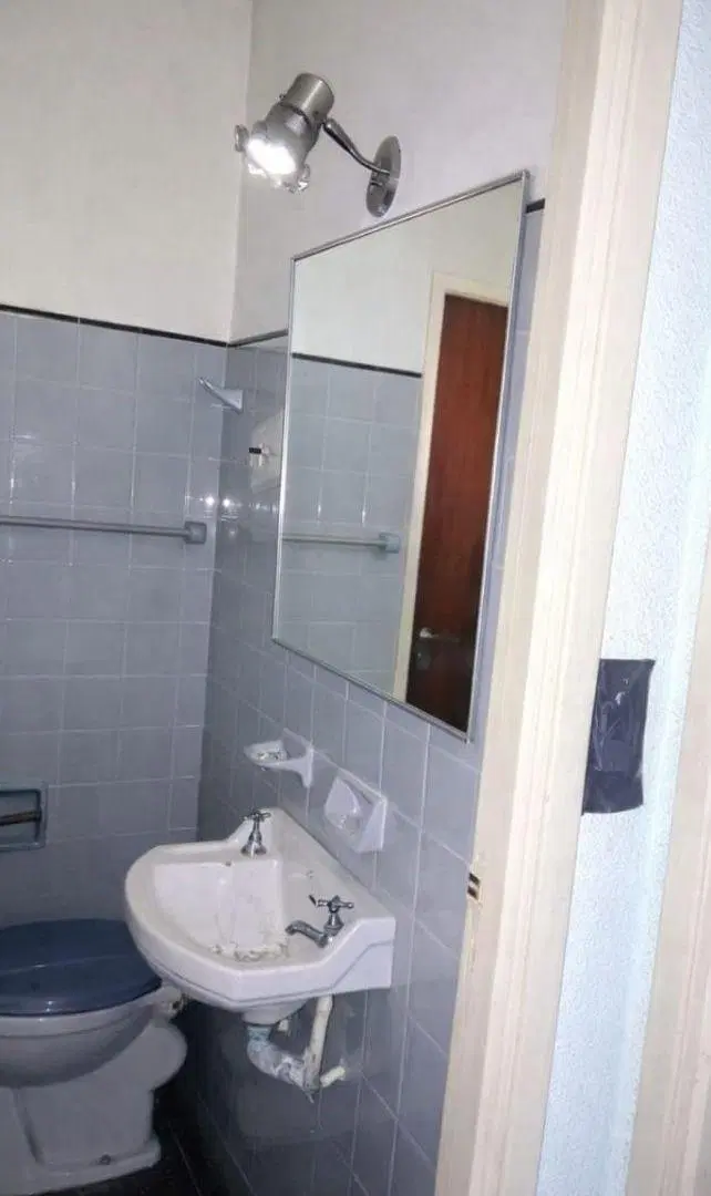 VENTA EN BLOCK LOCAL EN ESQUINA COMERCIAL CON 2 DEPARTAMENTOS EN P.ALTA. 4