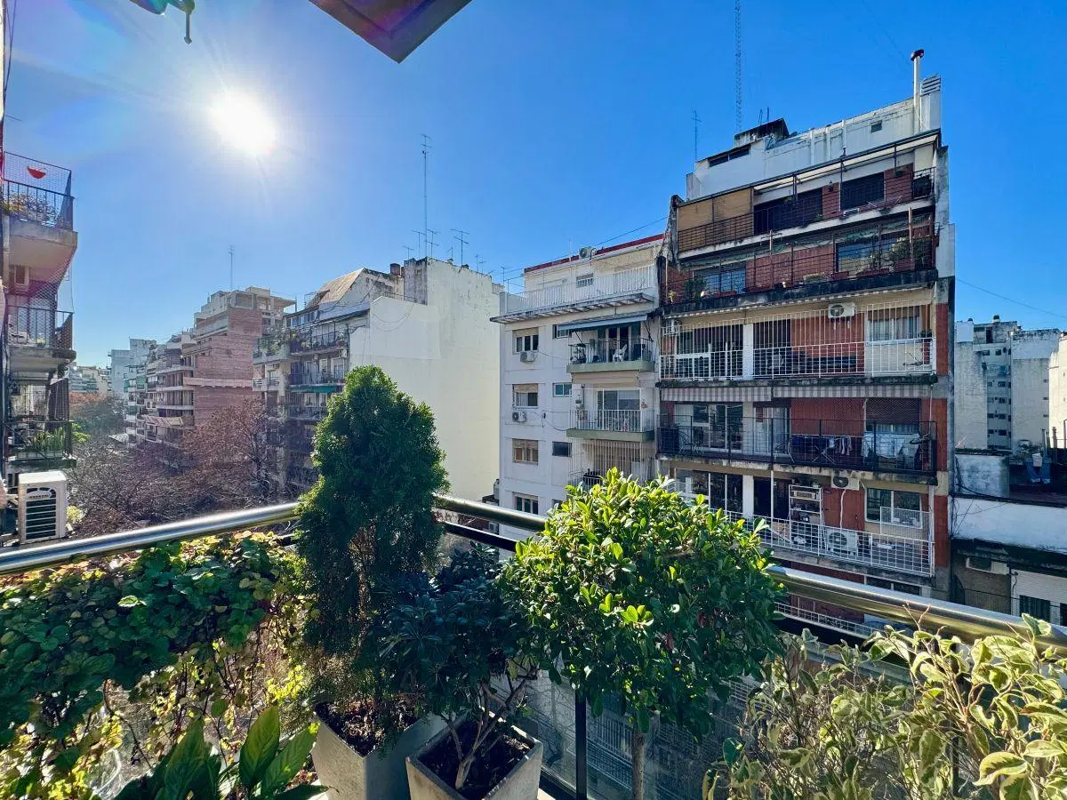 VENTA | 2 AMBIENTES CON COCHERA | POSIBILIDAD DE 3 AMBIENTES | MUY LUMINOSO | ALMAGRO 4