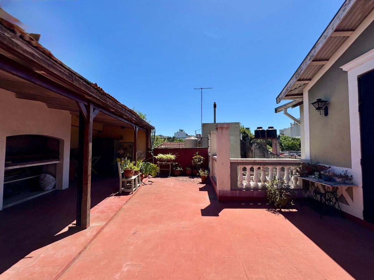 Foto de PH de 5 ambientes de estilo en Colegiales, con terraza, quincho y, imagen 5