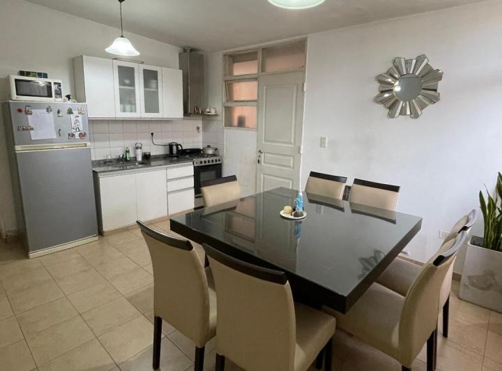 Casa en venta en Gutierrez – 3 dormitorios, patio amplio y cochera doble  1