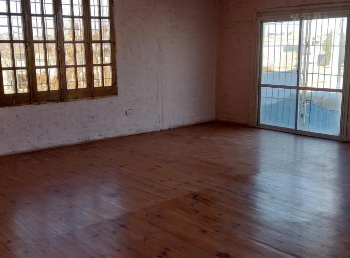 Departamento en alquiler - 3 dorm., cochera y patio amplio en Bº Natania 44 4