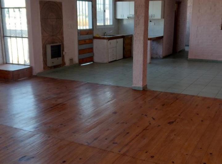 Casa en Alquiler - 3 Dorm. Cochera y Patio Amplio en Bº Natania 44 1