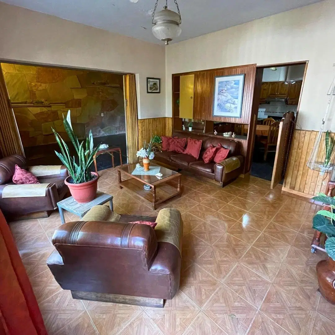 Apto Credito - Casa y Galpón en Venta en Villa Nueva 2