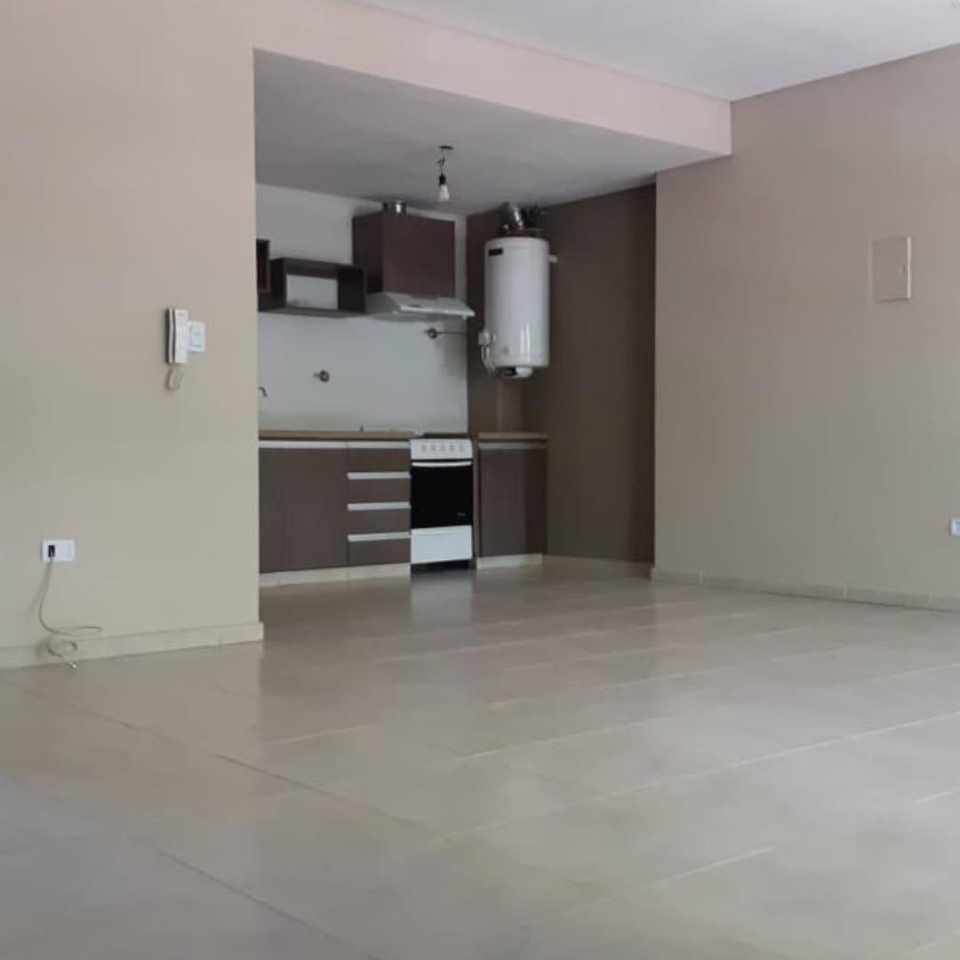 Foto de Departamento en Alquiler - 1 dorm, 1 baño y cochera para 1 vehiculo en, imagen 1