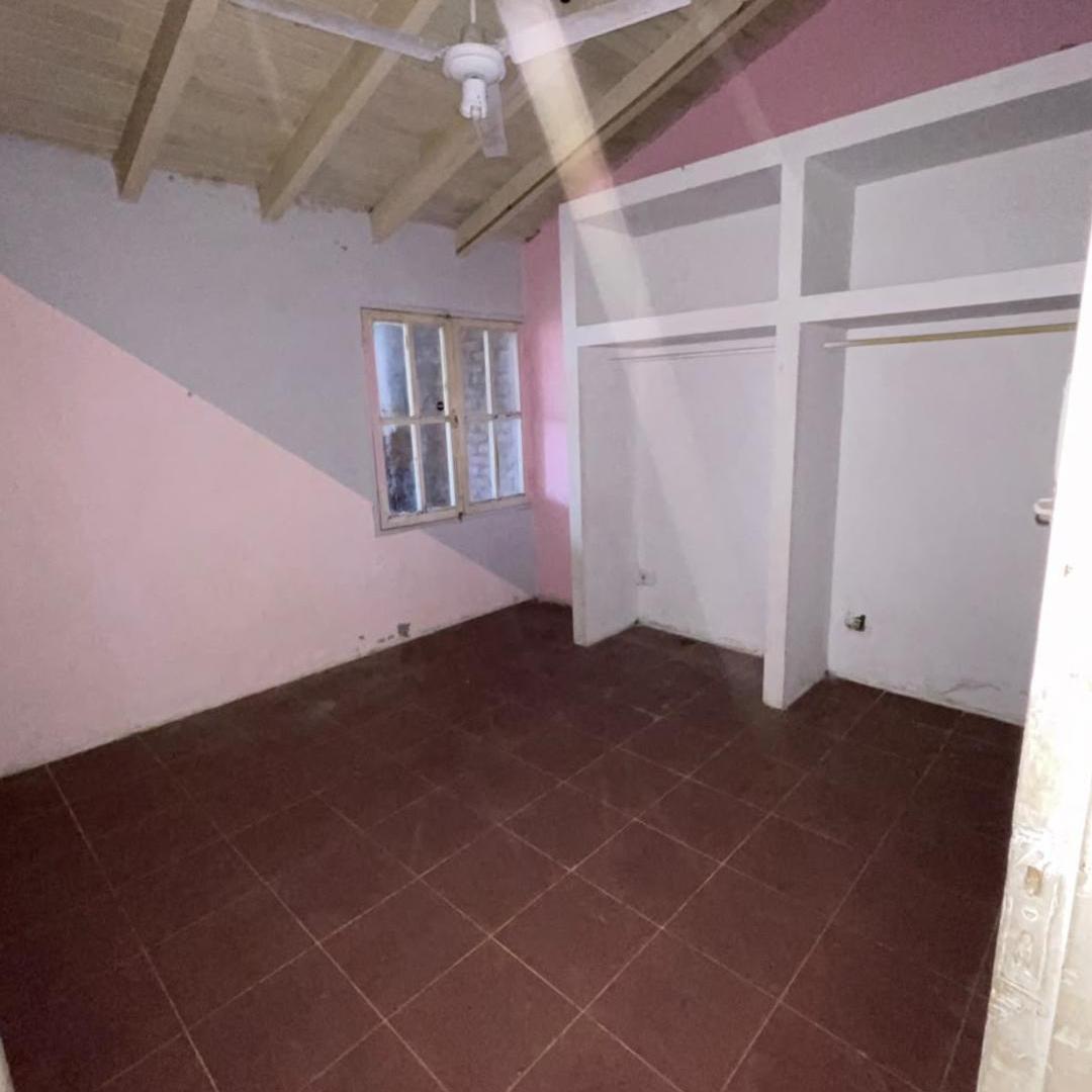 Foto de Casa en Alquiler - 3 Dormitorios, 1 Baño y Cochera Ubicada en Colonia, imagen 2