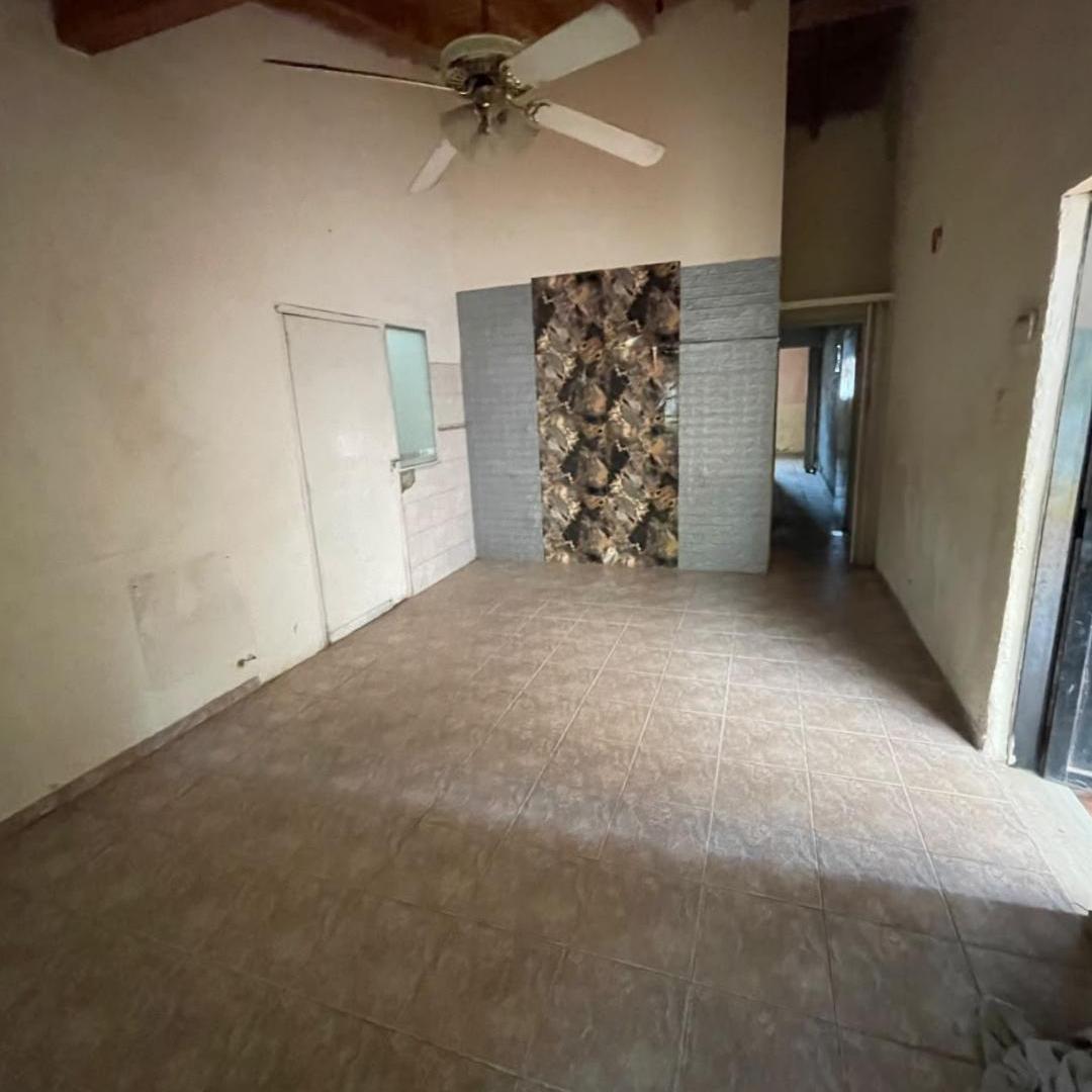Foto de Casa en Alquiler - 3 Dormitorios, 1 Baño y Cochera Ubicada en Colonia, imagen 3