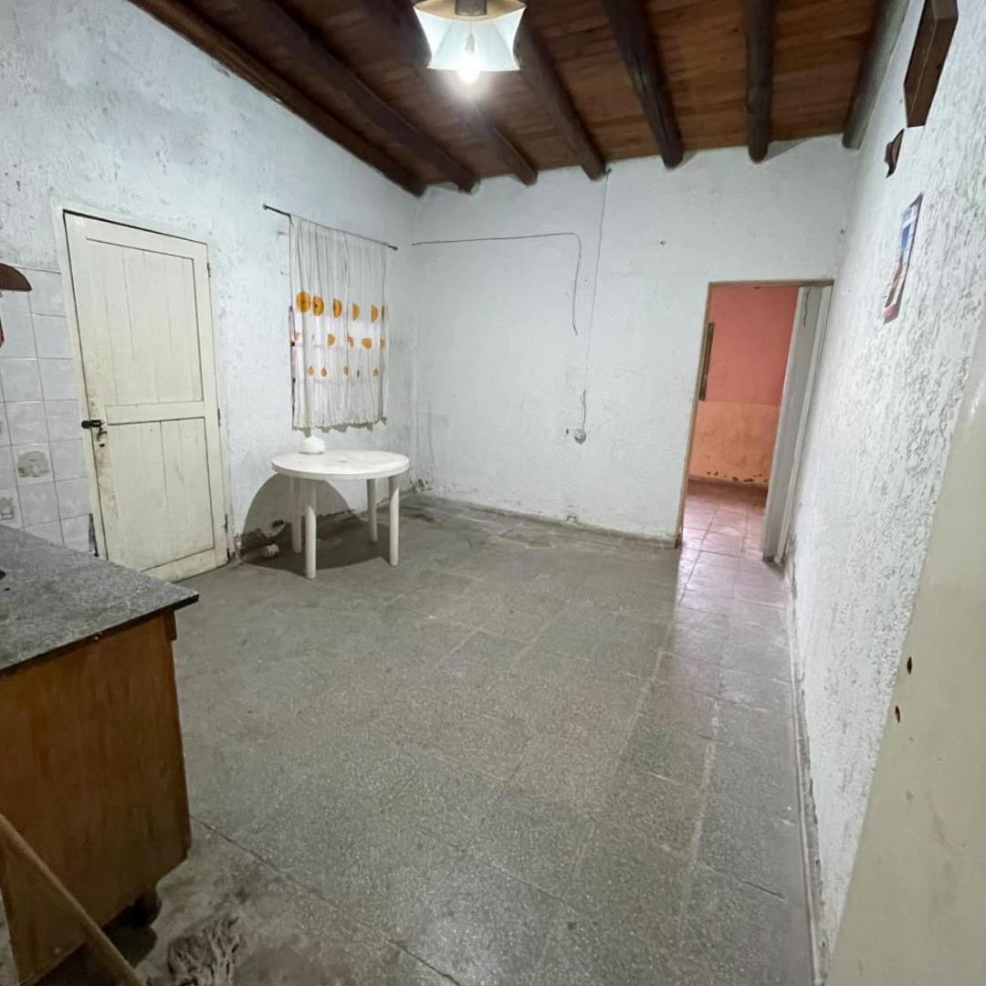 Foto de Casa en Alquiler - 3 Dormitorios, 1 Baño y Cochera Ubicada en Colonia, imagen 1