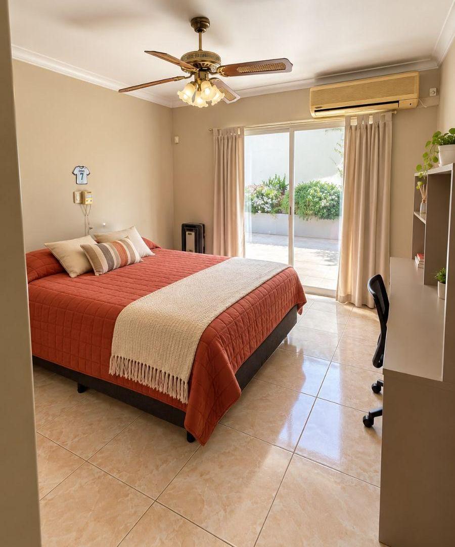 Foto de Casa en venta - 2 dormitorios, 2 baños y cochera para 2 vehículos, imagen 2