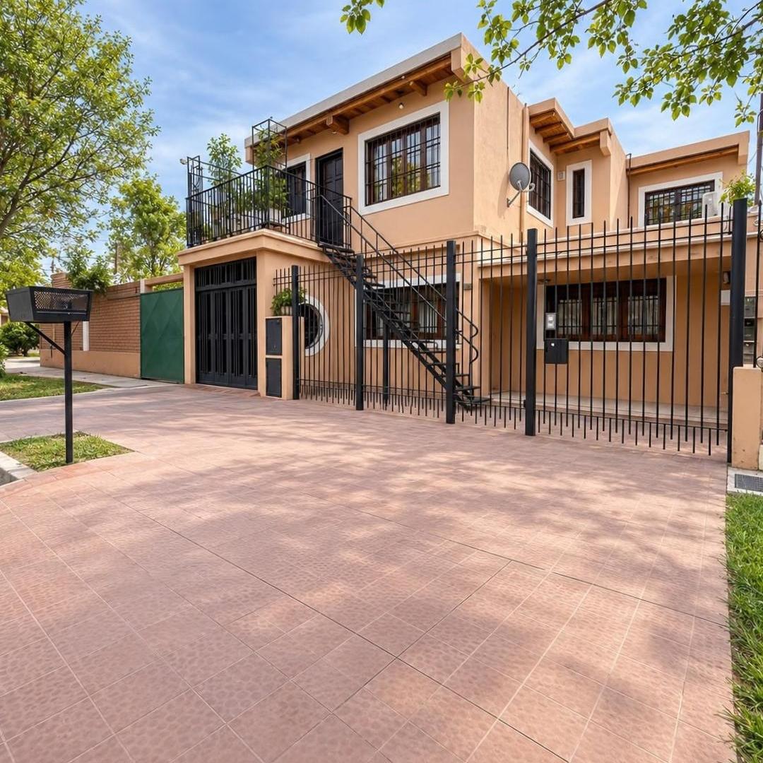 Foto de Casa en Venta - 3 Dorm, 2 Baños y Cochera para 2 Vehículos ubicada en, imagen 1