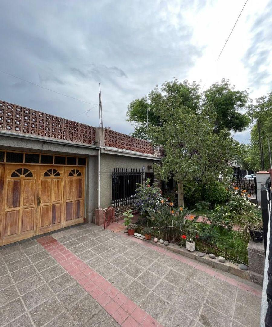 Foto de Apto Crédito! Casa con galpón en venta - Av. Bandera de los Andes, imagen 2