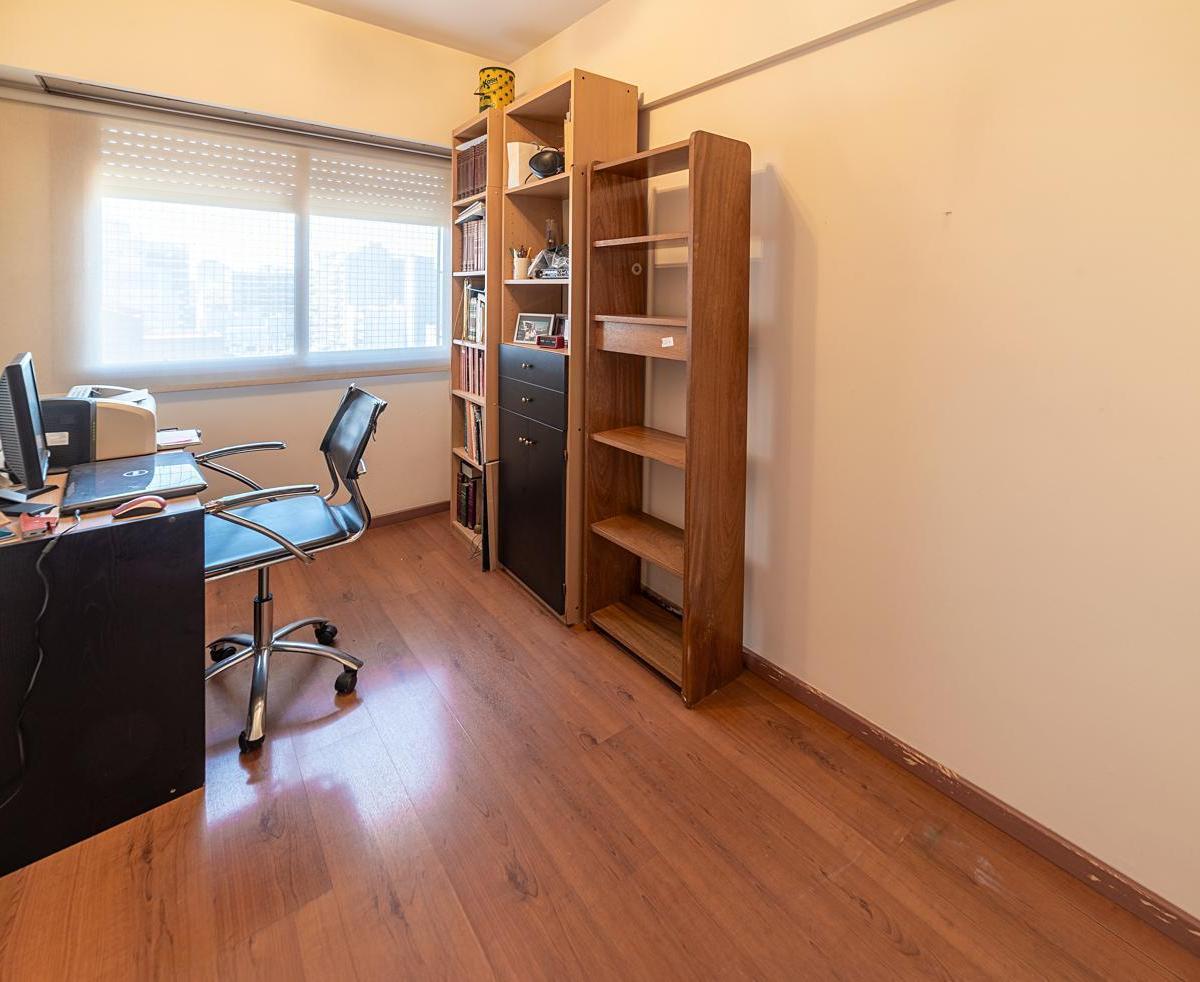Venta / Departamento / 4 Ambientes / con Escritorio / 2 Balcones / en Belgrano 2