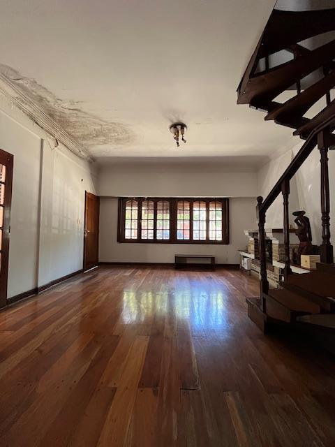 Casa en Venta en Villa Lynch 7 Ambientes Cochera y Jardin 4