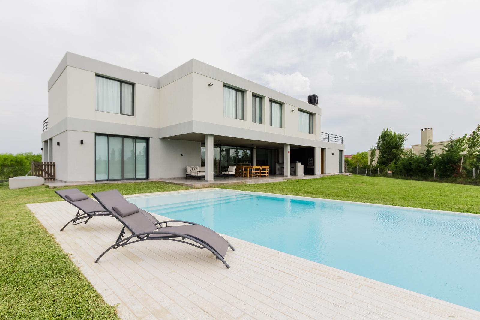 VENTA CASA 7 AMBIENTES - SALIDA LAGUNA - CHACRAS DE LA RESERVA CARDALES