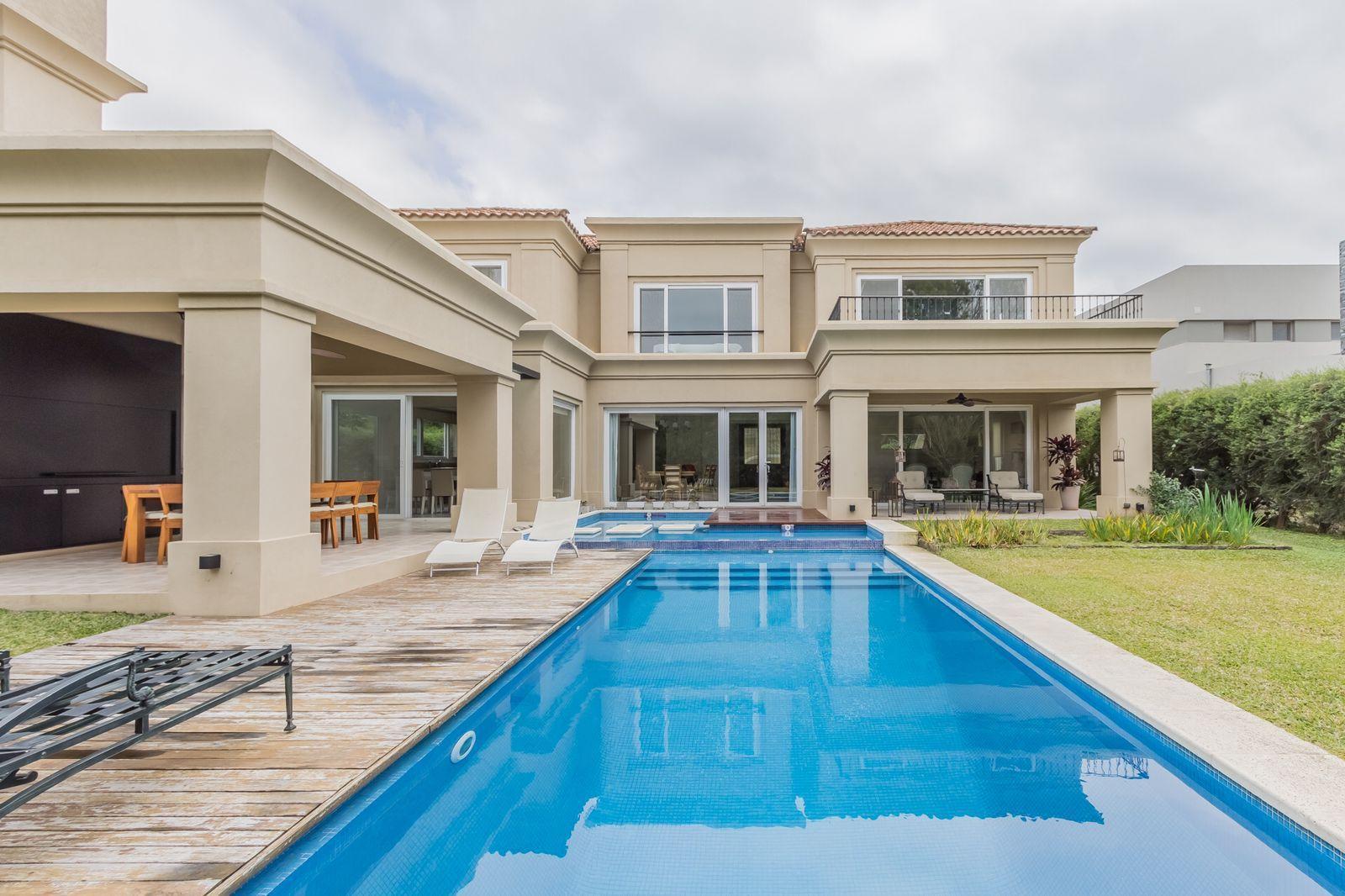 VENTA CASA 6 AMBIENTES DE CATEGORIA EN LAS CALETAS - NORDELTA