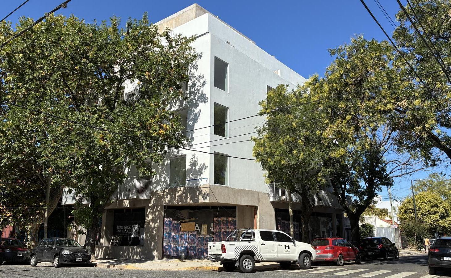 Venta / Local Comercial / Con Depósito / Apto Múltiples Rubros / En Saavedra