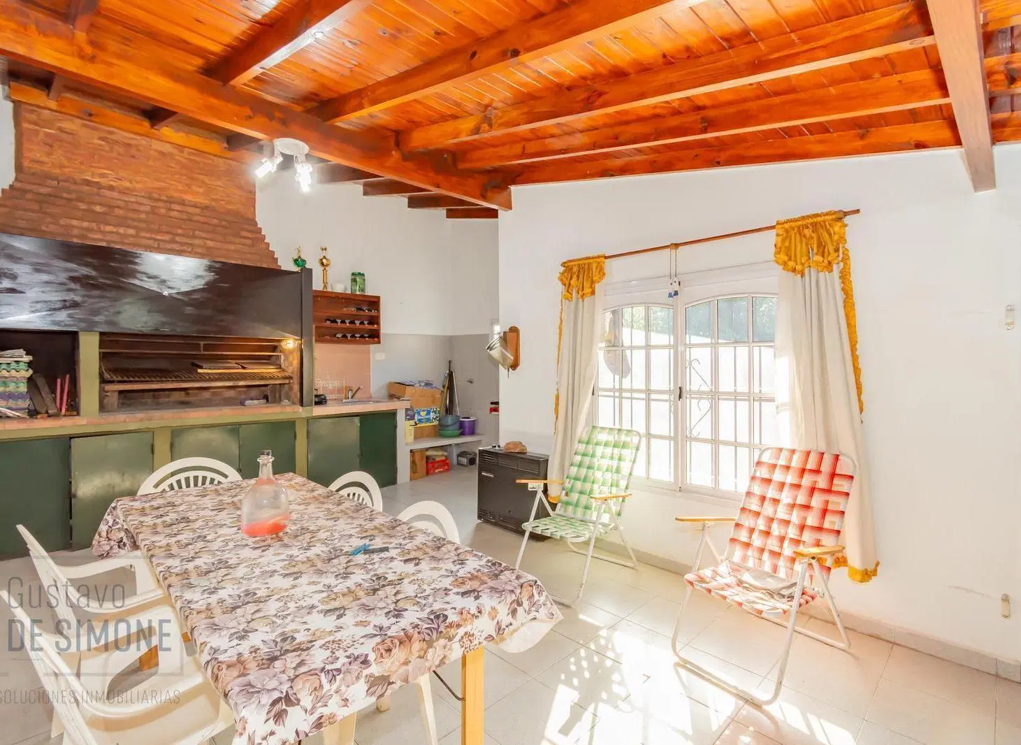 Venta Casa tipo chalet de 3 Ambientes con cochera, patio, quincho en Burzaco 2