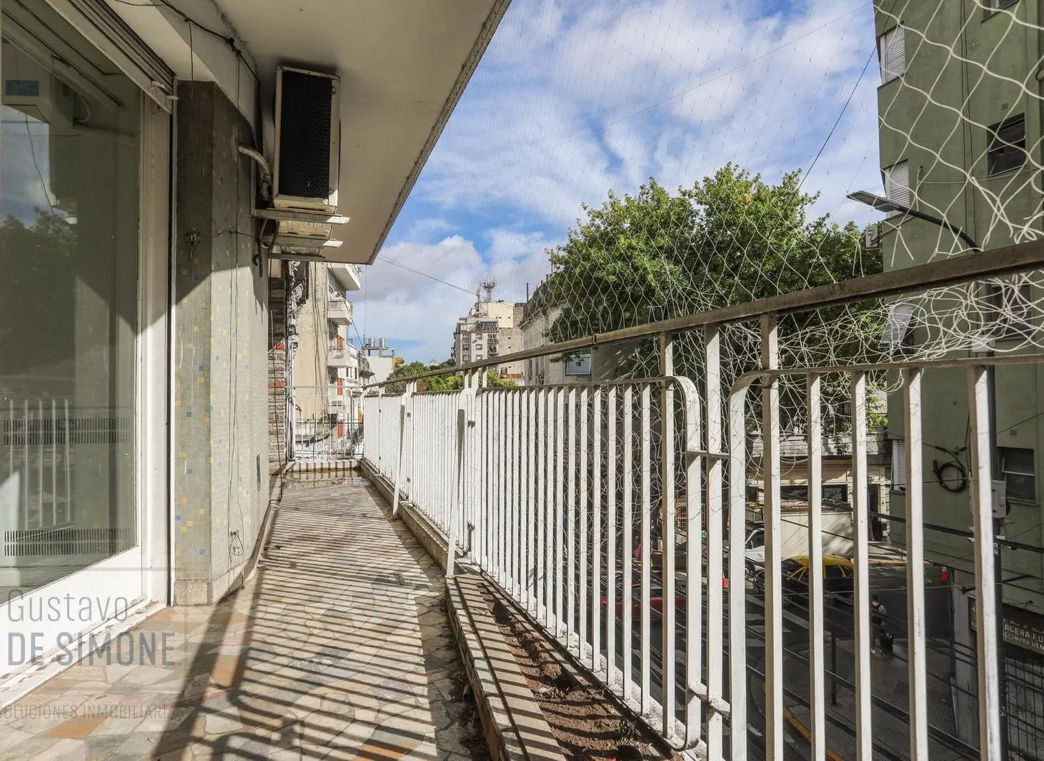 Venta departamento piso de 4 ambientes con dependencia y balcón corrido en Balvanera / Abasto 3