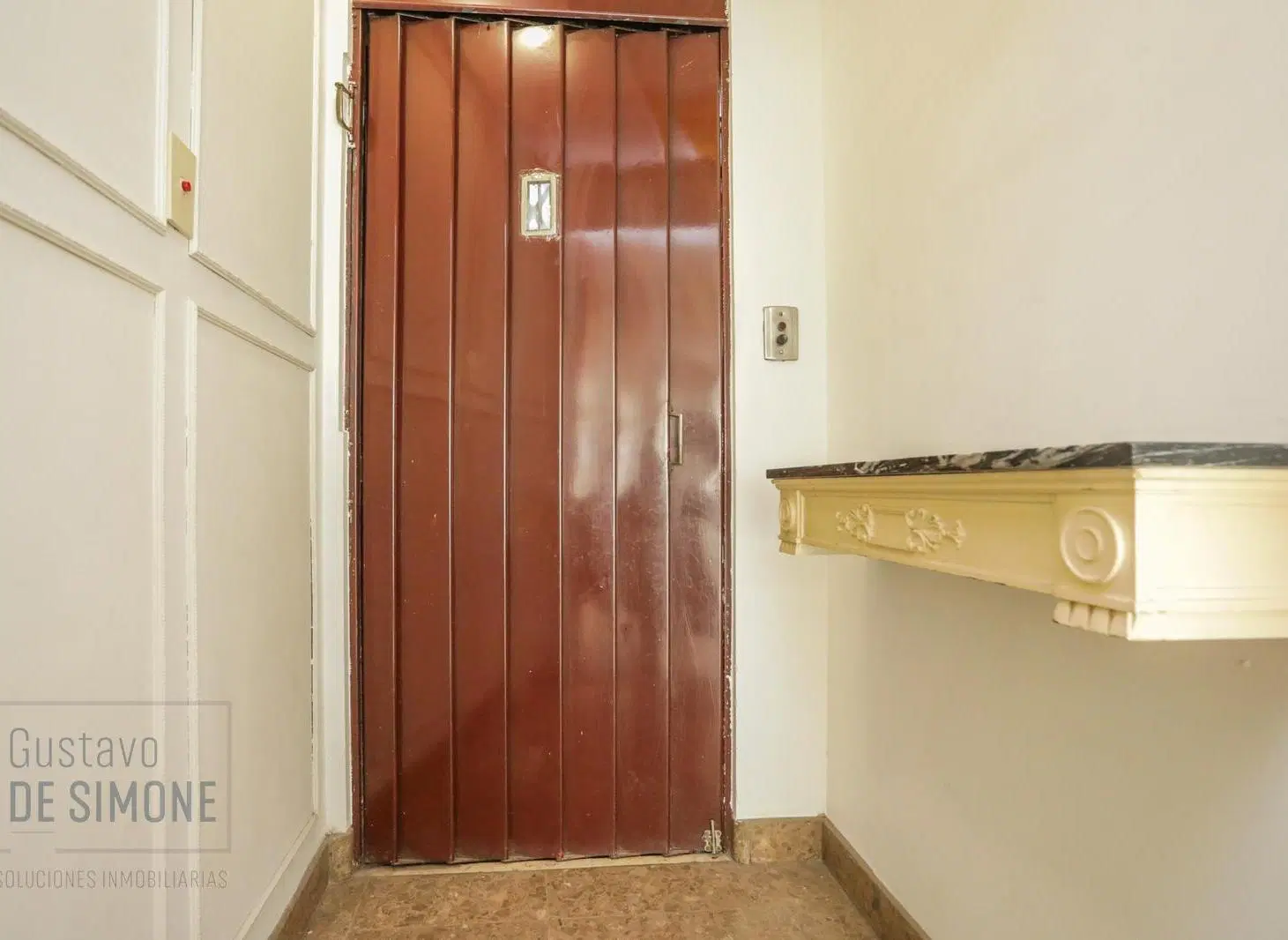 Venta departamento piso de 4 ambientes con dependencia y balcón corrido en Balvanera / Abasto 5