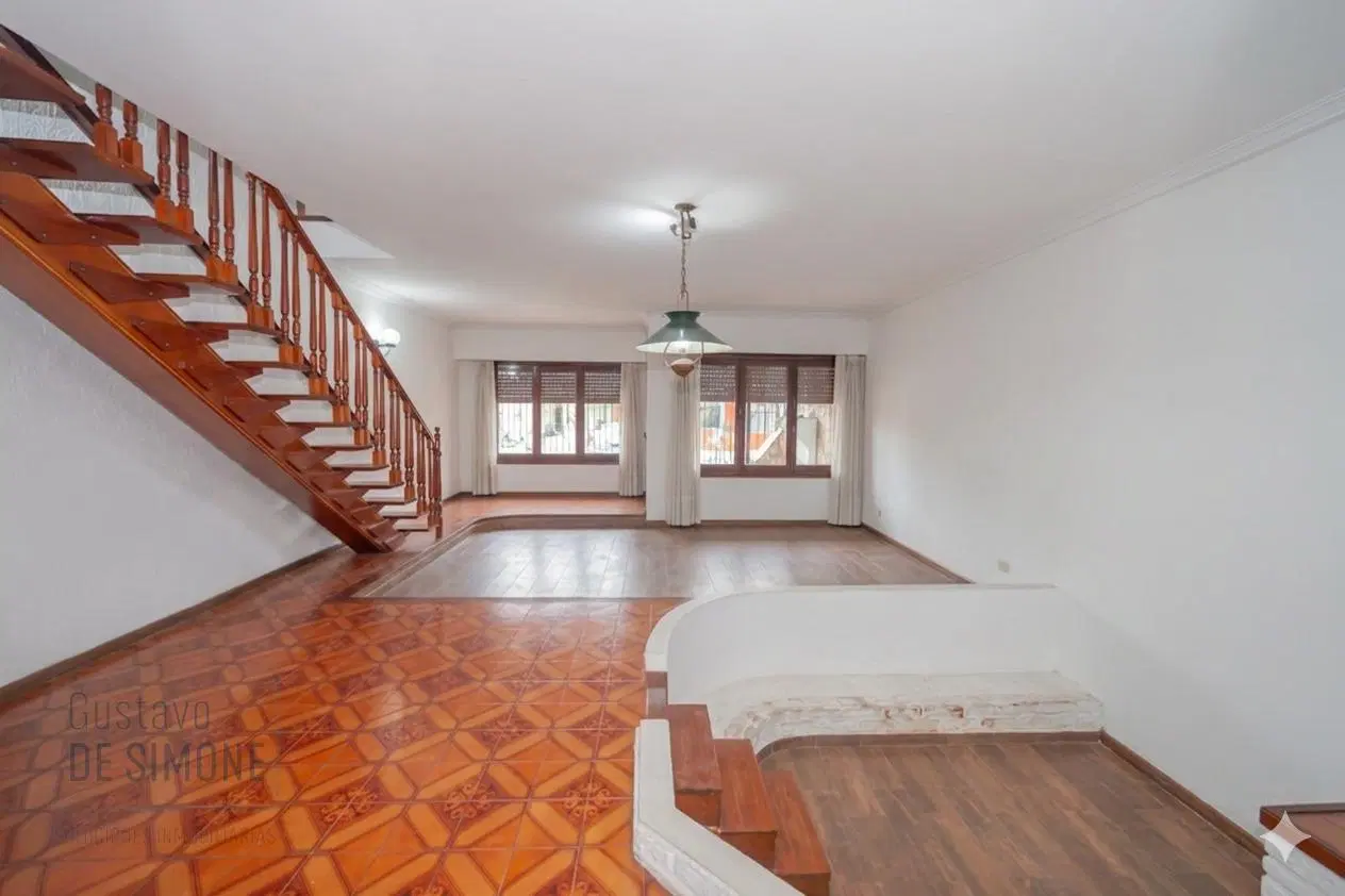 Venta de Casa en Munro 6 ambientes 8