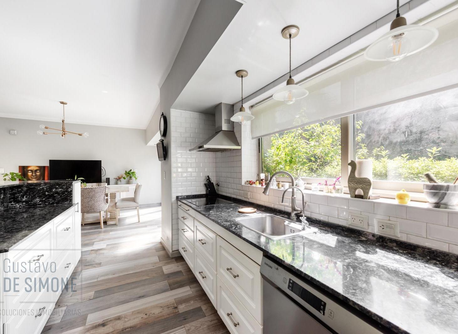 Foto de VENTA - Casa de 5 ambientes con jardín y pileta en BERNAL, imagen 5