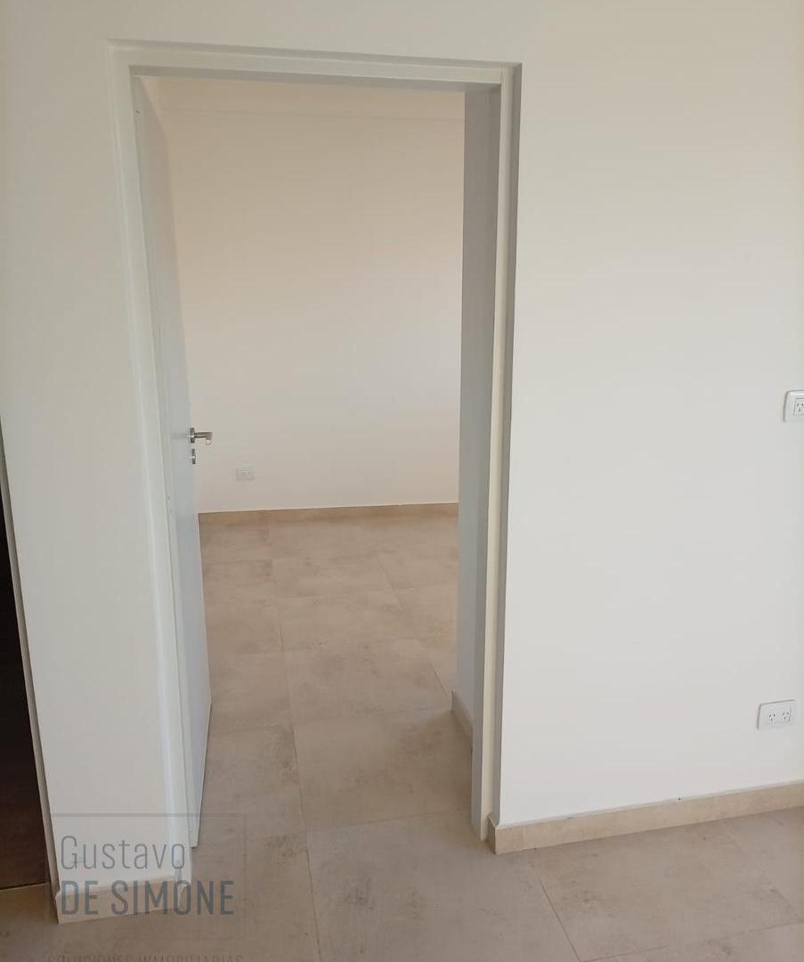 Foto de Departamento en Ciudadela,amplio 2 ambientes con patio balcon y, imagen 1