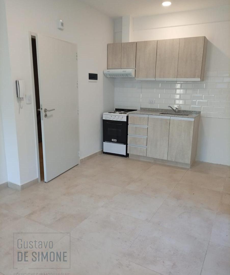 Foto de Departamento en Ciudadela,amplio 2 ambientes con patio balcon y, imagen 3