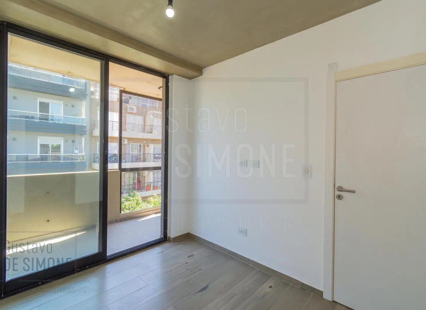 Venta Departamento de 2 ambientes en  Monte Castro 5