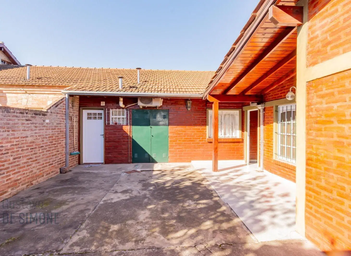 Venta Casa tipo chalet de 3 Ambientes con cochera, patio, quincho en Burzaco 4