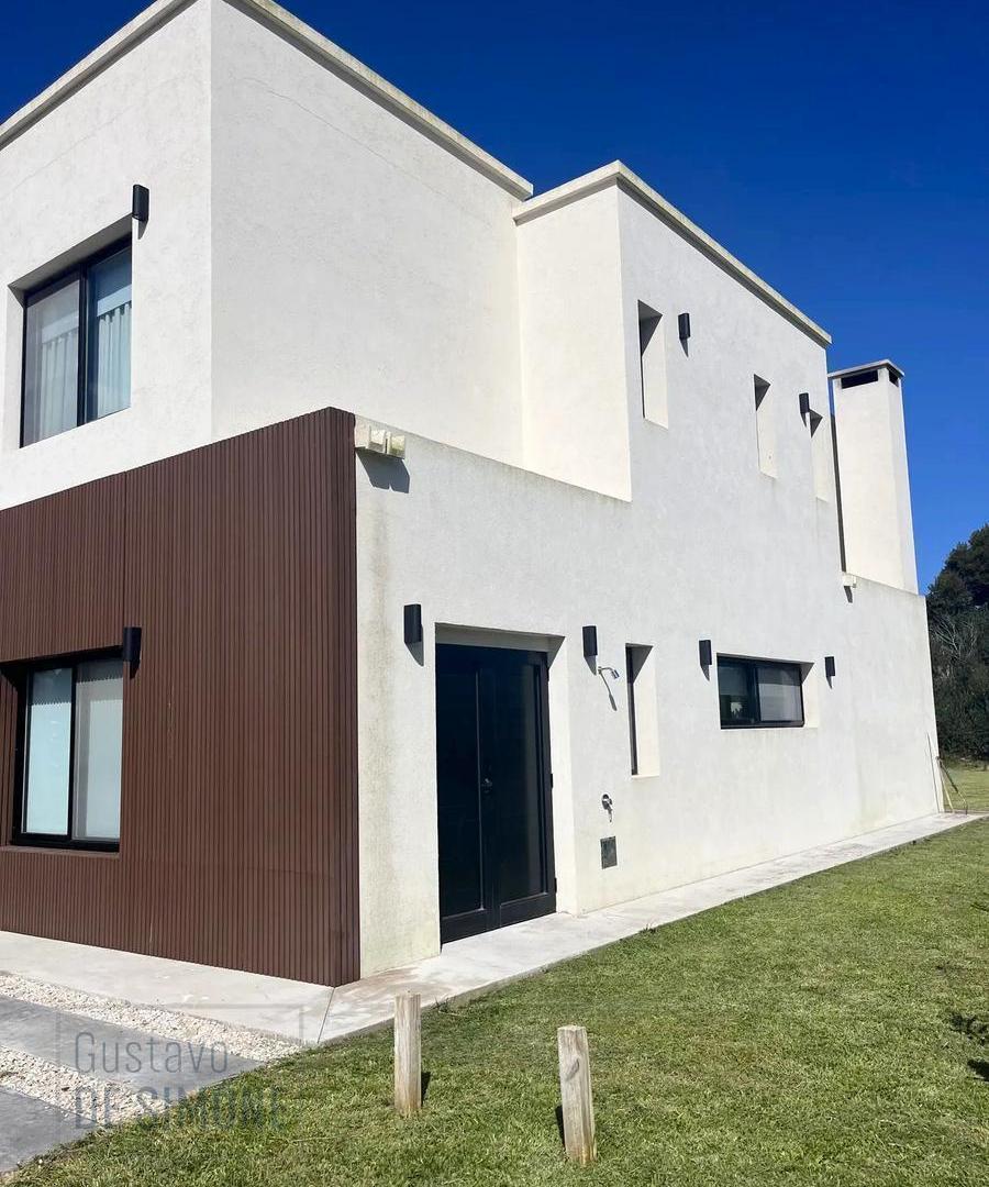 Foto de Venta Casa de 6 ambientes en Costa Esmeralda, imagen 1