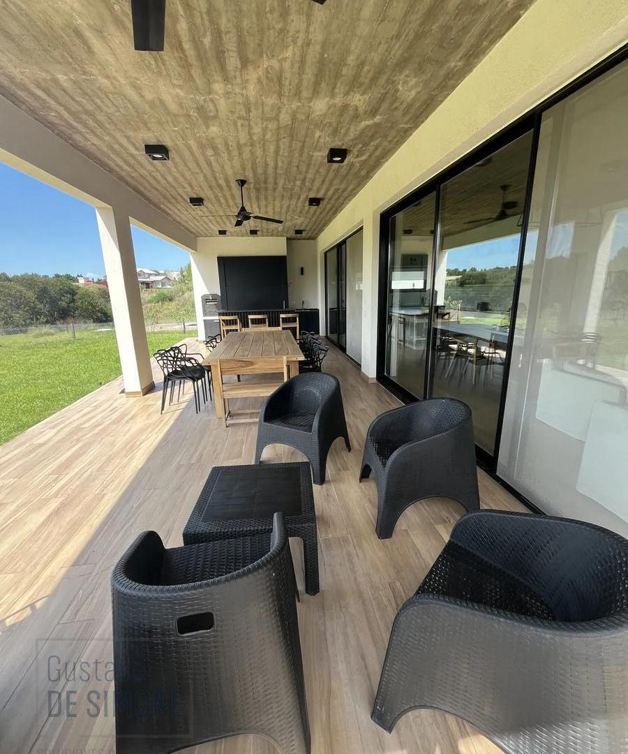 Foto de Venta Casa de 6 ambientes en Costa Esmeralda, imagen 3