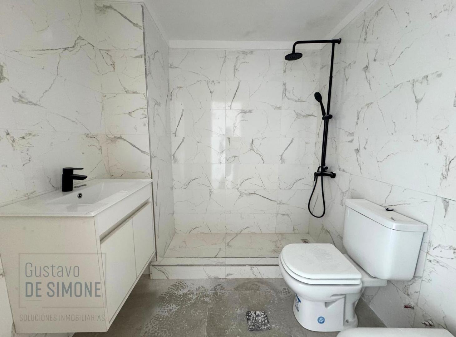 Foto de Venta / Departamento / Monoambiente Divisible / Con balcón / Piso alto, imagen 2
