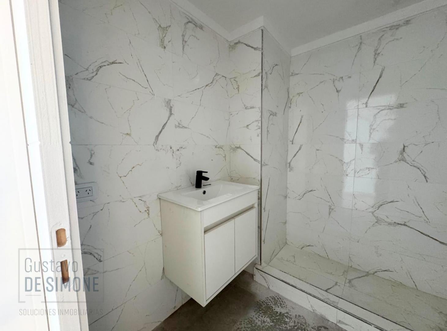 Foto de Venta / Departamento / Monoambiente Divisible / Con balcón / Piso alto, imagen 3