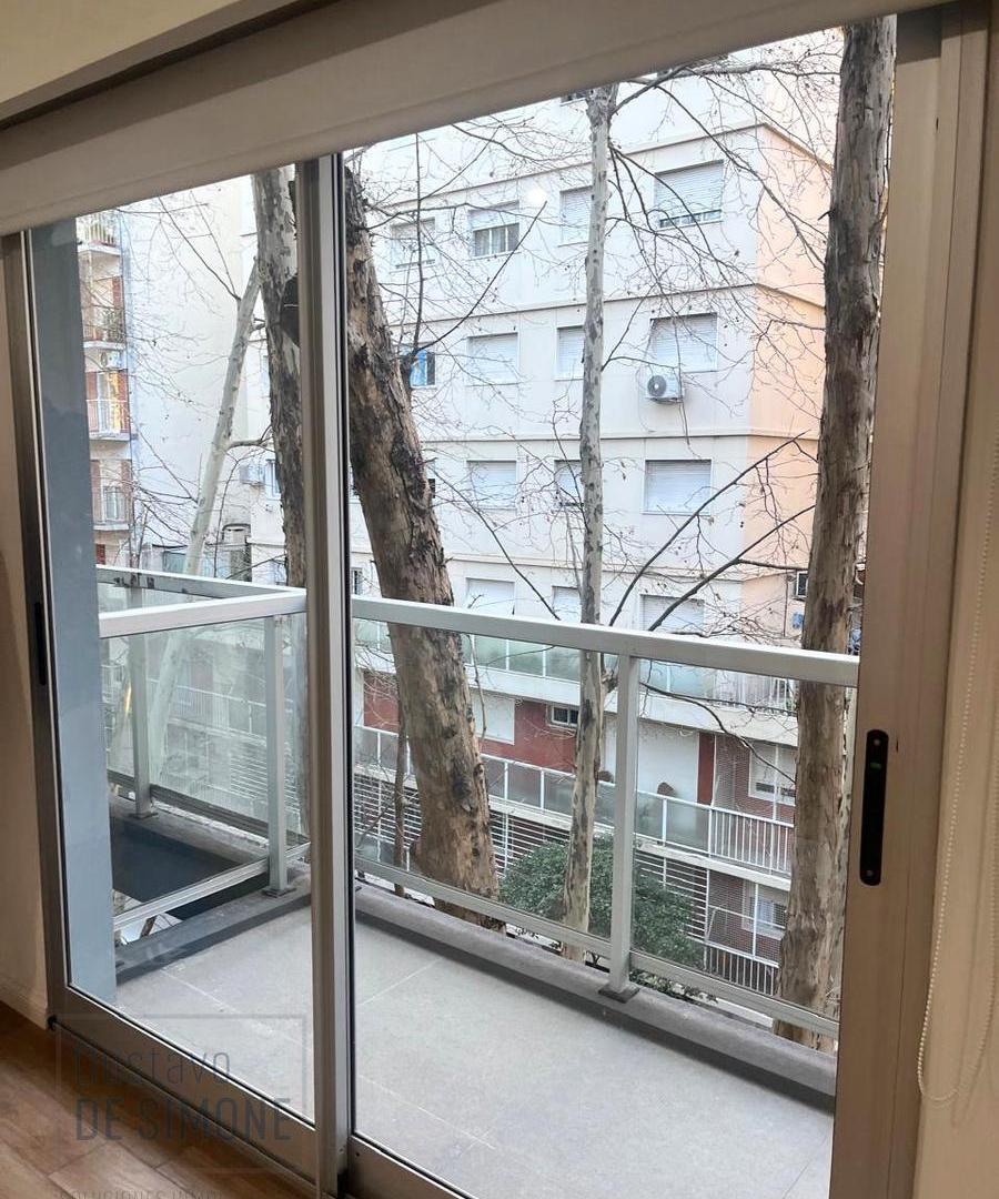 Foto de ALQUILER- AMPLIO DEPARTAMENTO SEMIPISO 2 AMBIENTES CON BALCON AL, imagen 3