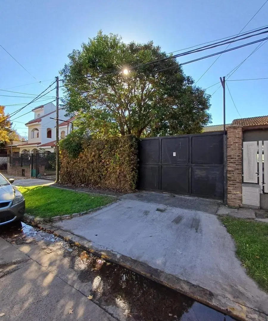 Vivienda con quincho y salon multiuso 5