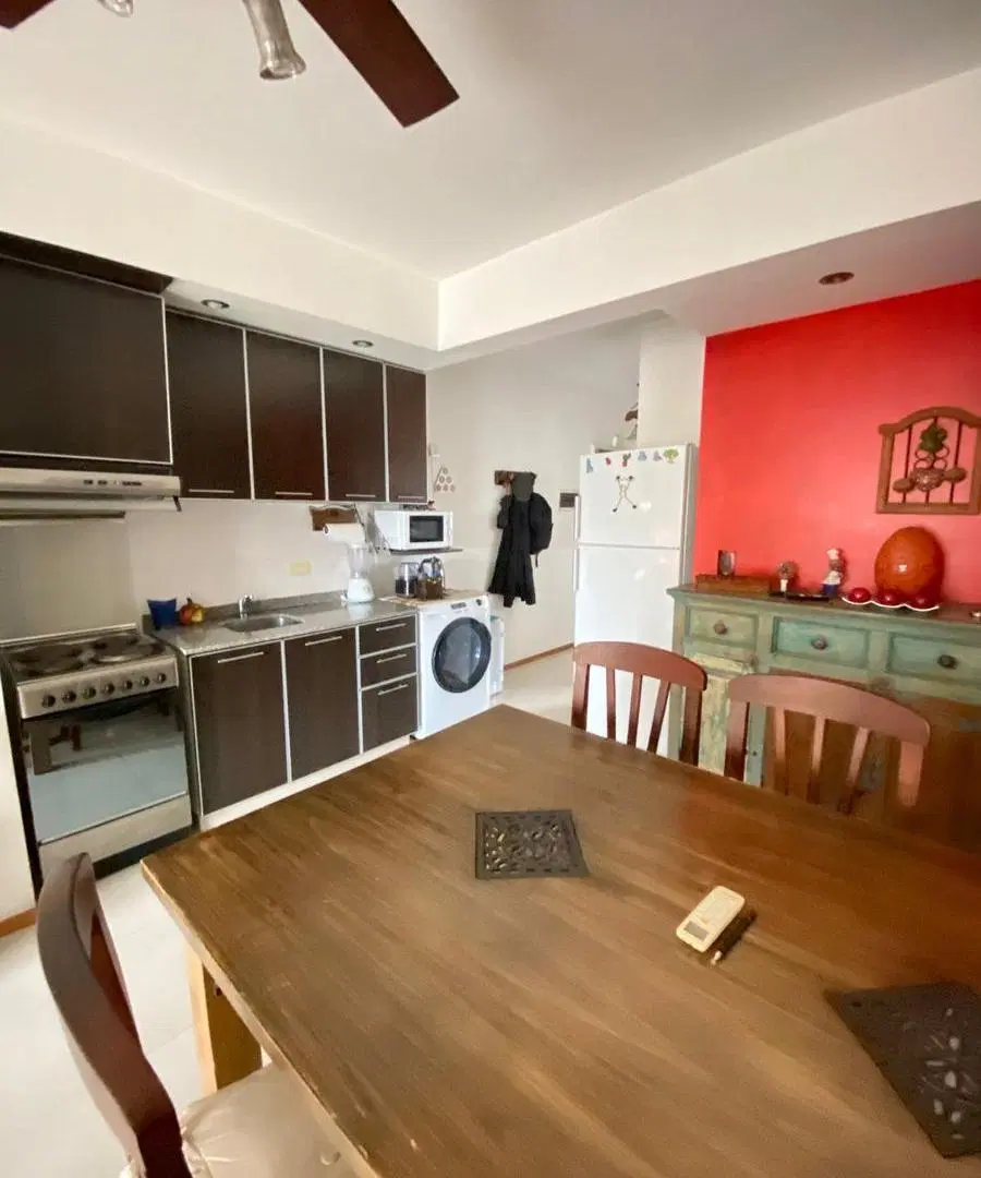 Departamento de dos ambientes al frente con balcón muy luminoso!!!! 4