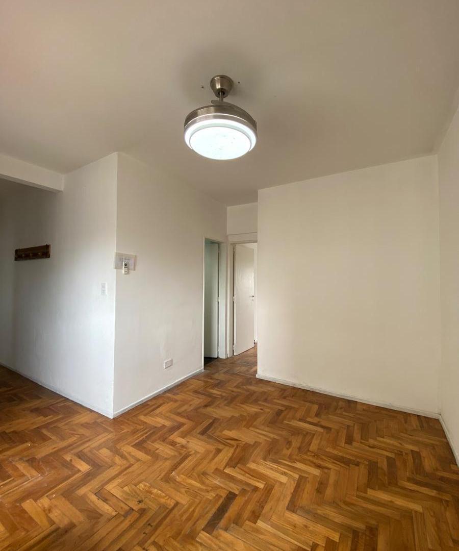 Foto de Departamento de 2 amb. luminoso piso alto con balcón, imagen 1