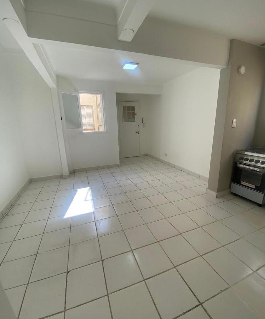 Foto de Departamento estilo PH primer piso por escalera y terraza propia, imagen 1