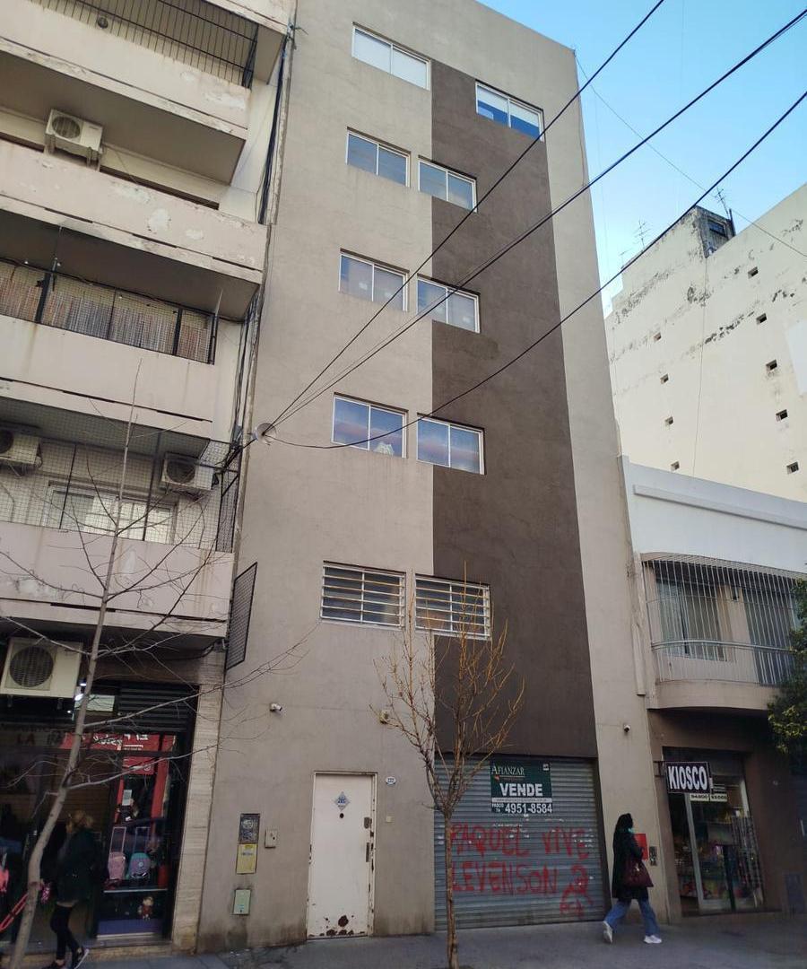 Foto de Edificio de deposito en el corazón del barrio de once, imagen 1