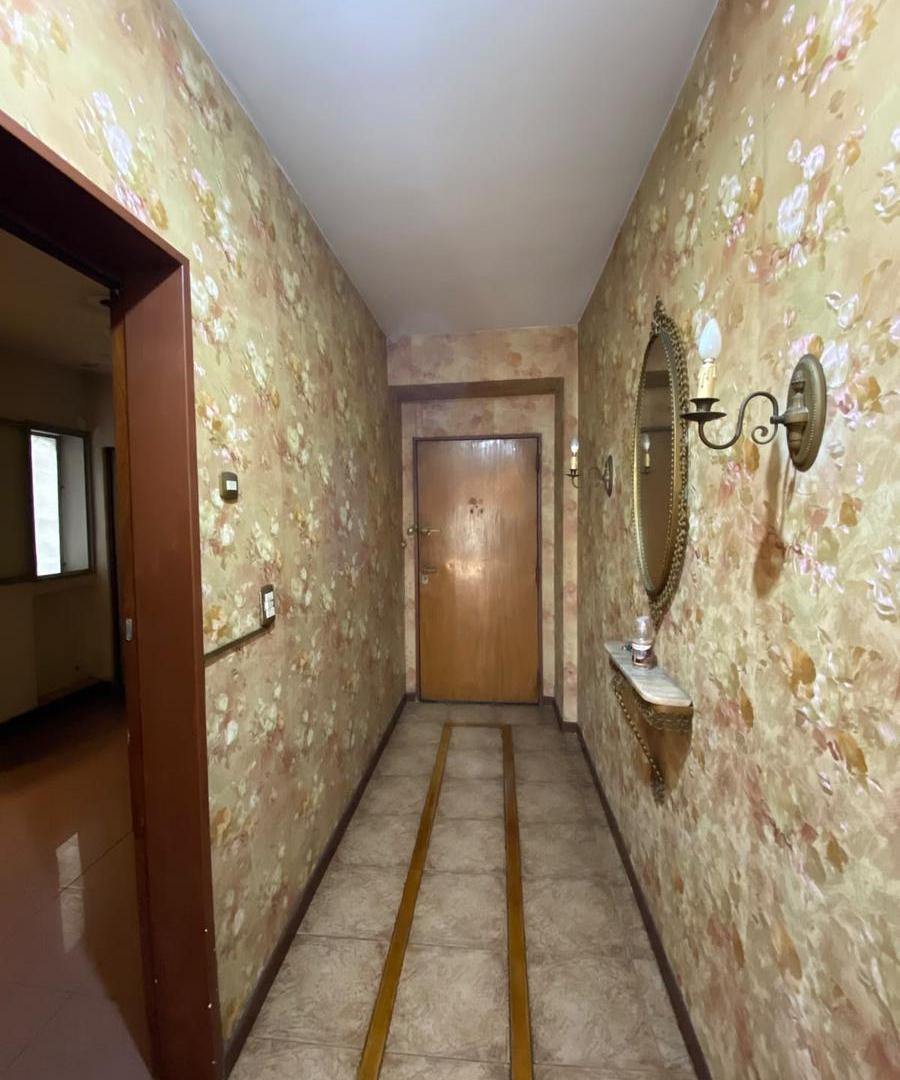 Foto de Departamento semipiso en venta de 4 ambientes al frente muy luminoso, imagen 2