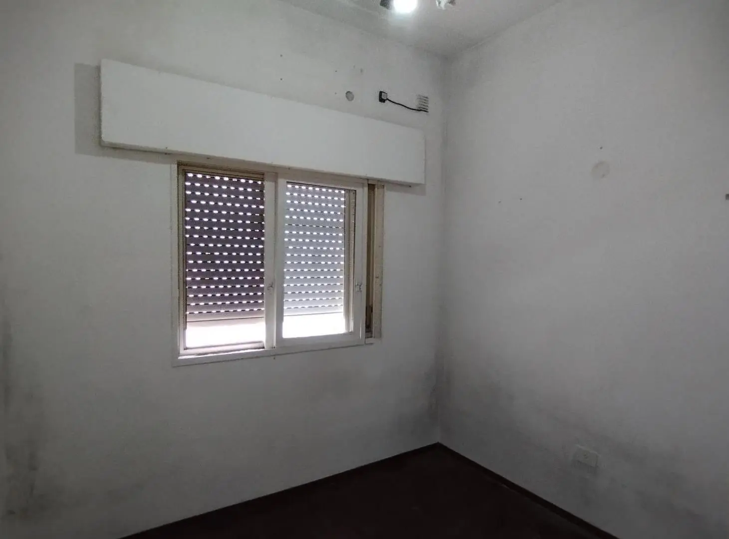 CASA EN MUY BUENA UBICACION CON AMBIENTES AMPLIOS.P.B. 5