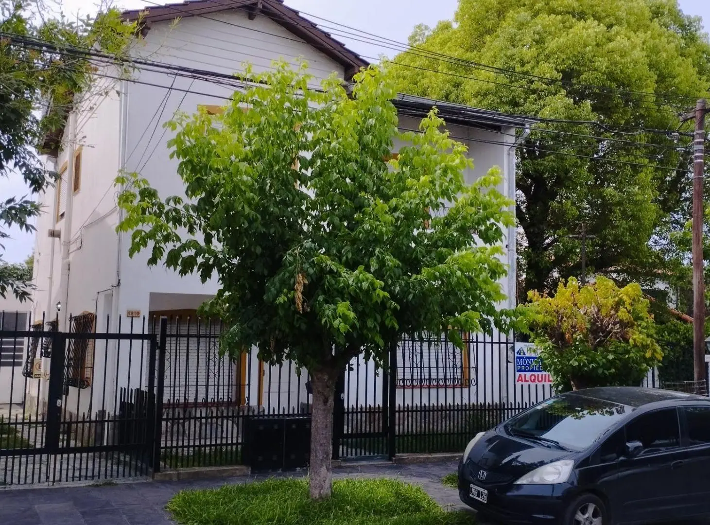 CASA EN MUY BUENA UBICACION CON AMBIENTES AMPLIOS.P.B. 1