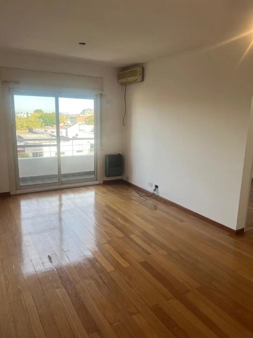 DEPARTAMENTO CON AMBIENTES AMPLIOS Y MUY BUENA UBICACION 4